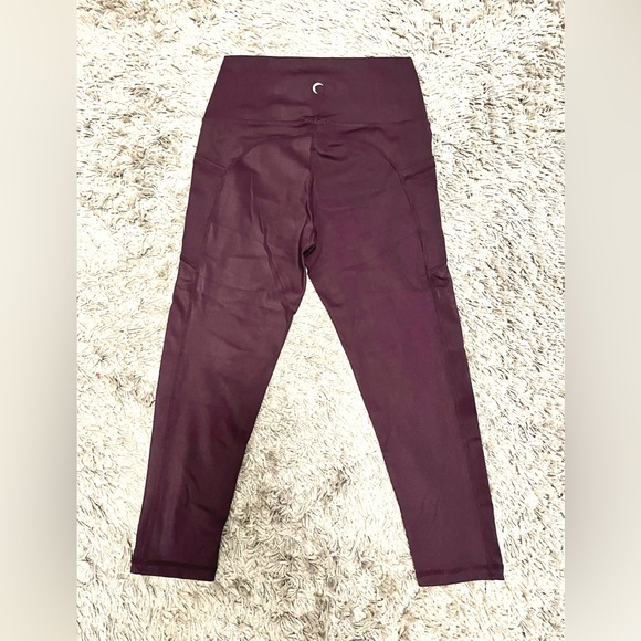 ZYIA Active Wear Light n Tight  Capri Plum 7/8  20” Length Leggings  Size 6-8 - Picture 2 of 4